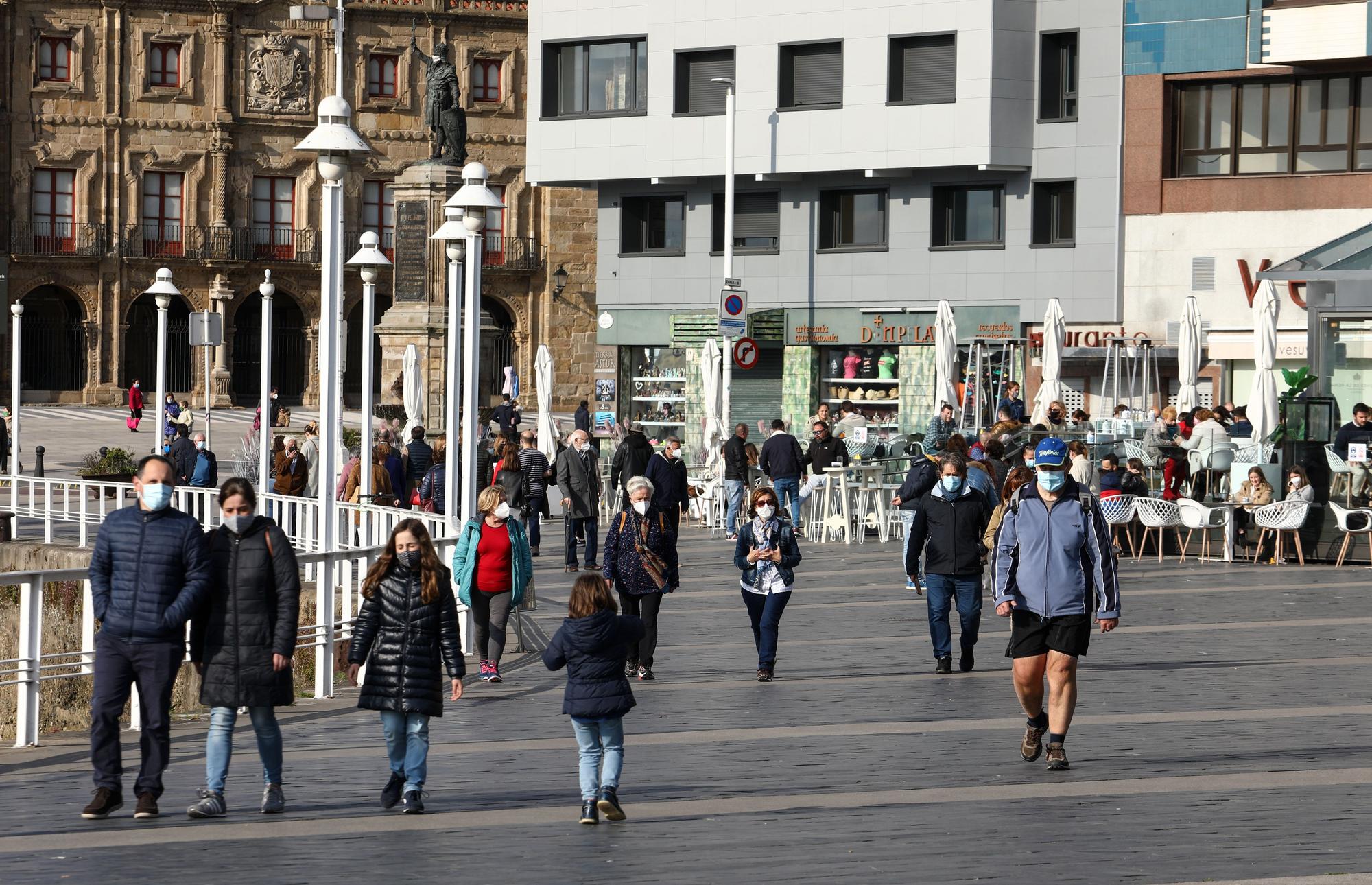 Jornada de sol en Gijón el Día de la Madre