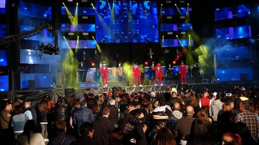 Actuación de El Combo Dominicano en la edición de 2019, la primera al aire libre.