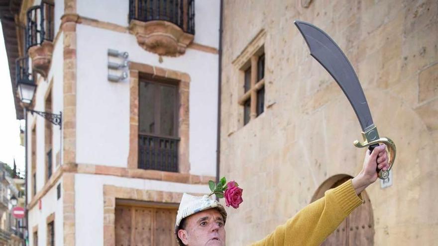 Xosé Nel Navarro representando a Illán de Tazones, ayer, en Oviedo.