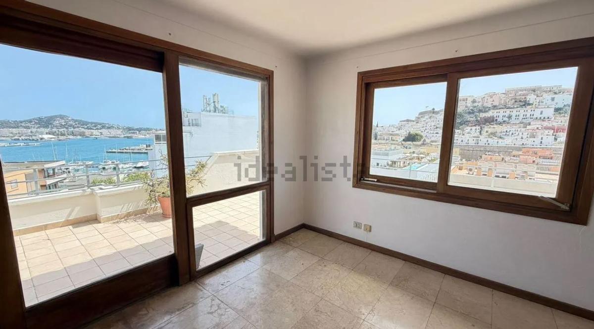 A la venta un ático en Ibiza con unas vistas de 360 grados "que quitan el aliento”: desde Dalt Vila a Talamanca