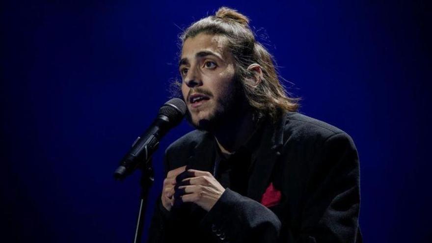El ganador de Eurovisión abandona los escenarios por un grave problema de corazón