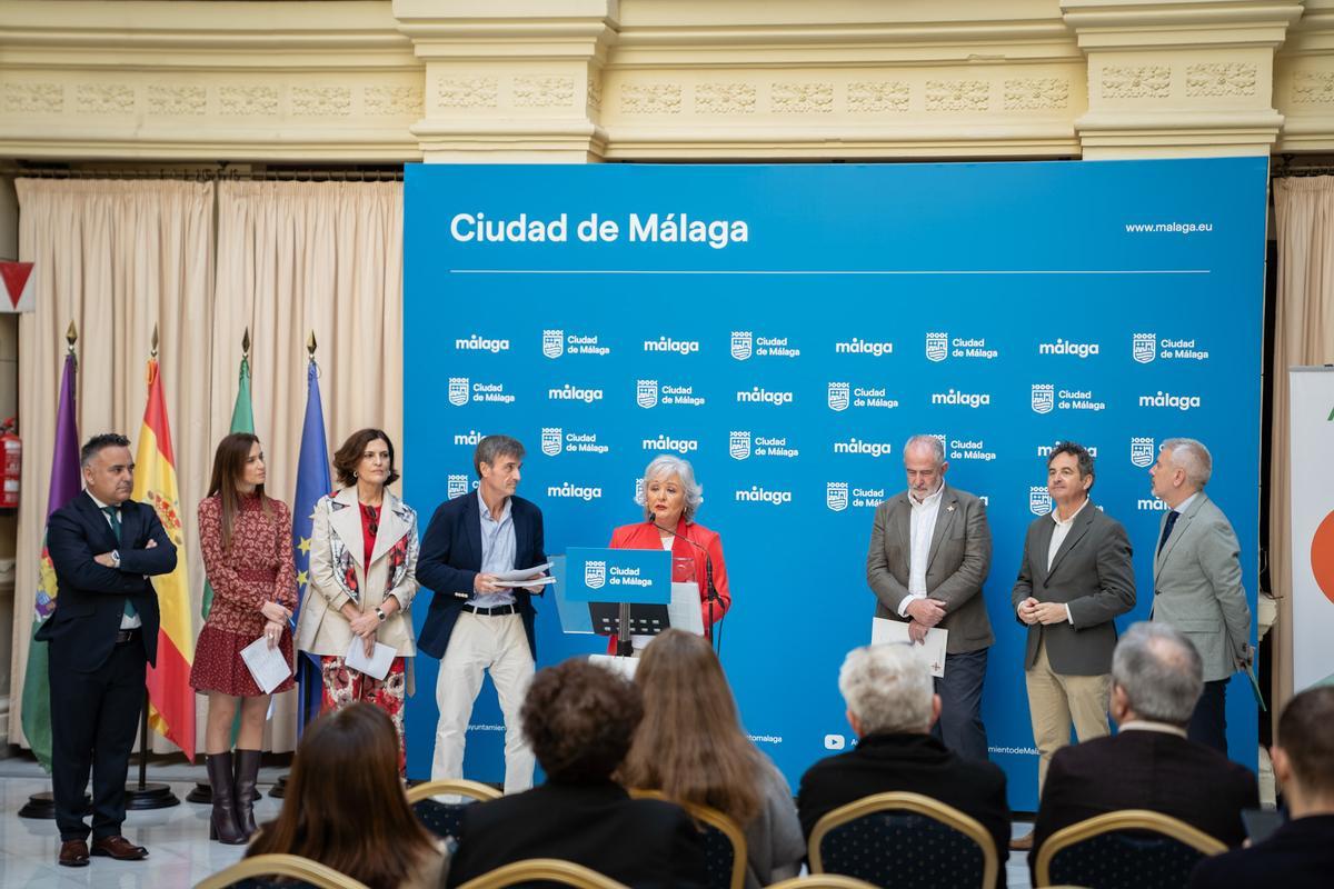 La concejala de Playas, Teresa Porras, en rueda de prensa.