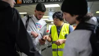 "Debe coger el tren en Badalona": la R1 de Rodalies protagoniza las incidencias en la estación de Sants