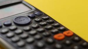 La calculadora científica más vendida en Amazon y que «las matemáticas te acompañen»