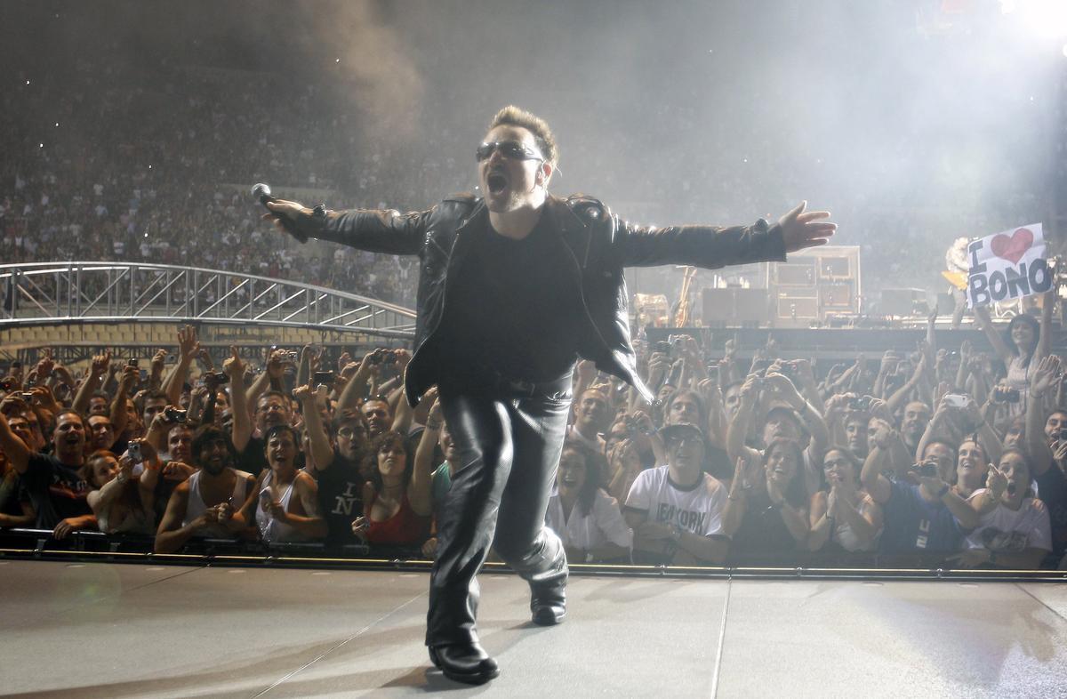 Bono durante el concierto de U2 en la Cartuja, en 2010.