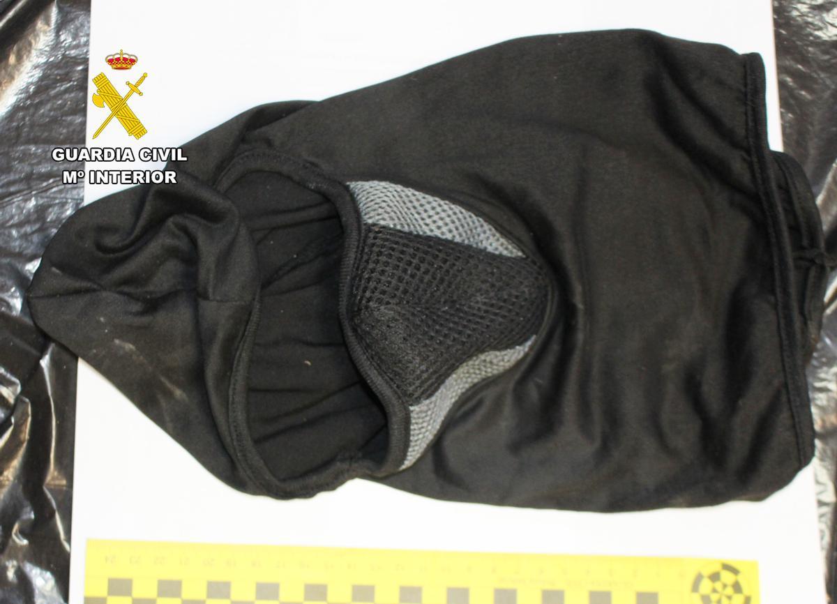 Un pasamontañas que se utilizó para la ejecución del crimen.
