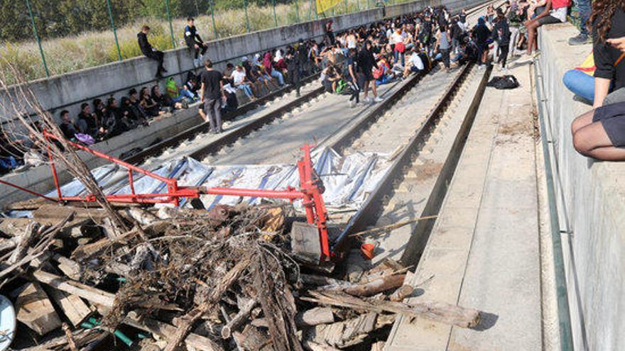 El tram tallat a les vies de l&#039;AVE.