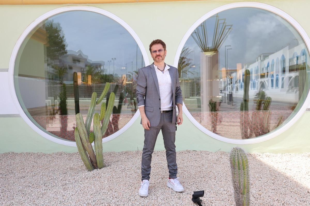 Todas las imagenes de el cineasta Juanma Bajo Ulloa, en Ibiza para presentar su última película, 'El mal'.