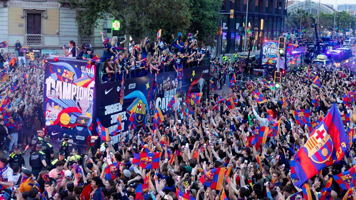 El Barça en la rúa conjunta por los títulos de Liga del masculino y del femenino