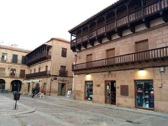 Balconada de la Plaza Mayor de Villanueva de los Infantes.