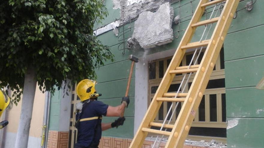 Un balcón cae por completo en Telde