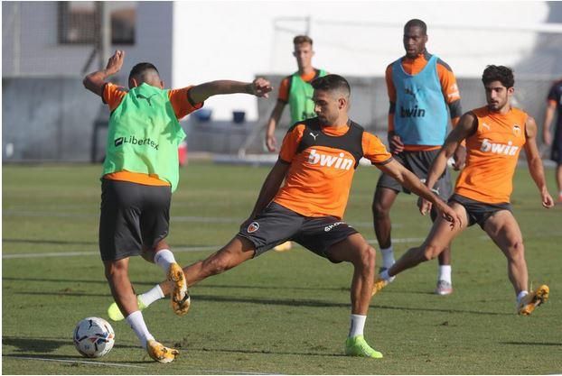 Entrenamiento del Valencia CF en festivo