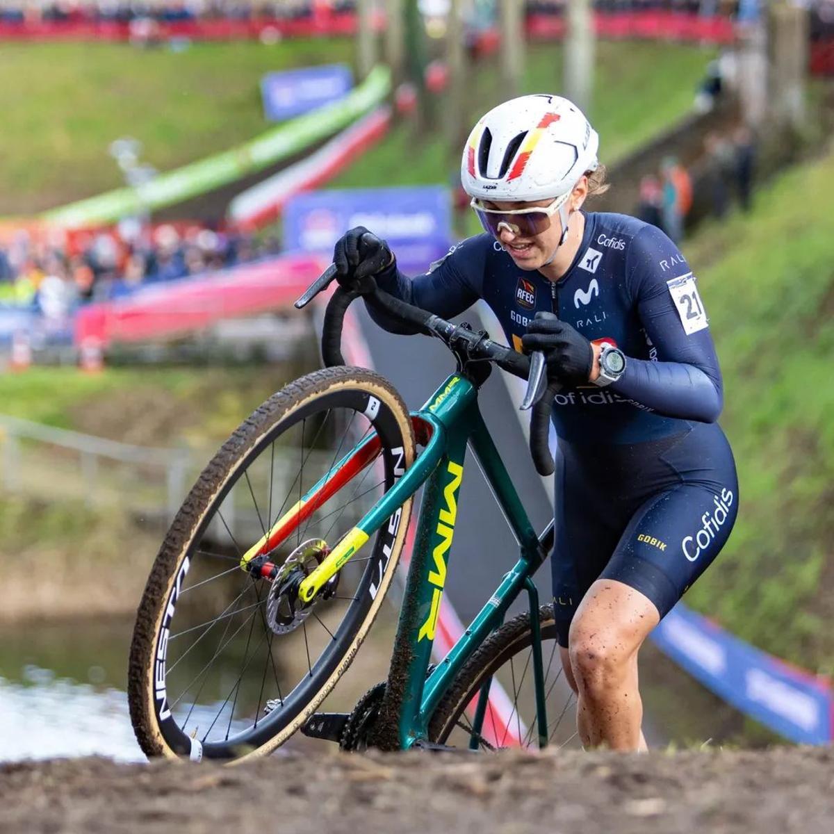 La ciclista de Ontinyent Sofía Rodríguez en la prueba de ciclocross.
