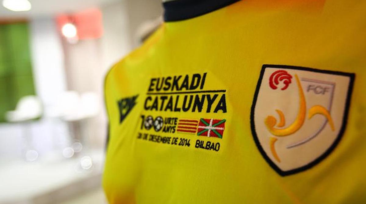 La samarreta de Catalunya, durant la presentació del partit que enfrontarà la selecció catalana i la d’Euskadi a San Mamés.