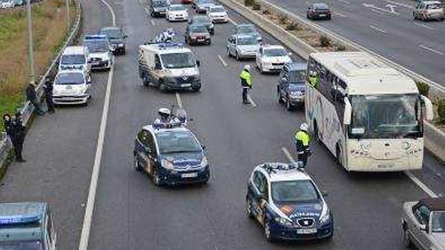 Muy grave tras lanzarse  a la Vía de Cintura desde un puente