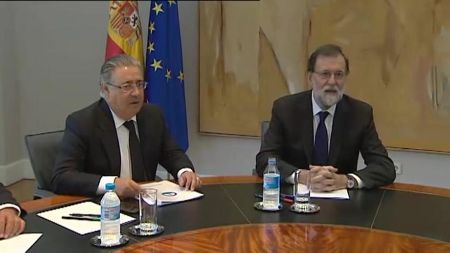 Vídeo / Zoido transmite a Rajoy la decisión de la mesa sobre la amenaza terrorista