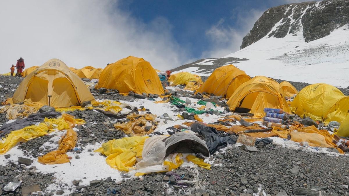 El Everest se llena de basura