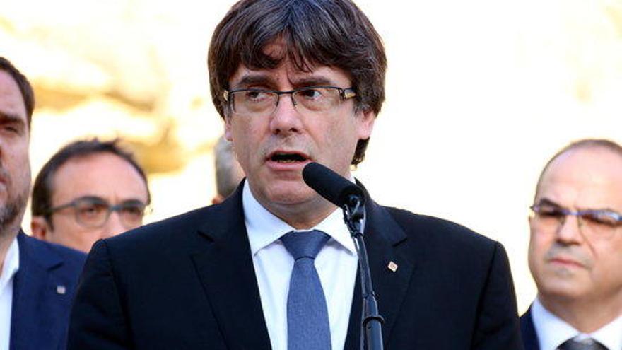 Puigdemont demana a Rajoy una reunió per negociar durant els propers dos mesos