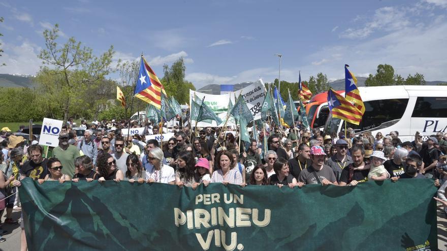 Milers de persones es manifesten a Puigcerdà contra els JJOO d&#039;Hivern