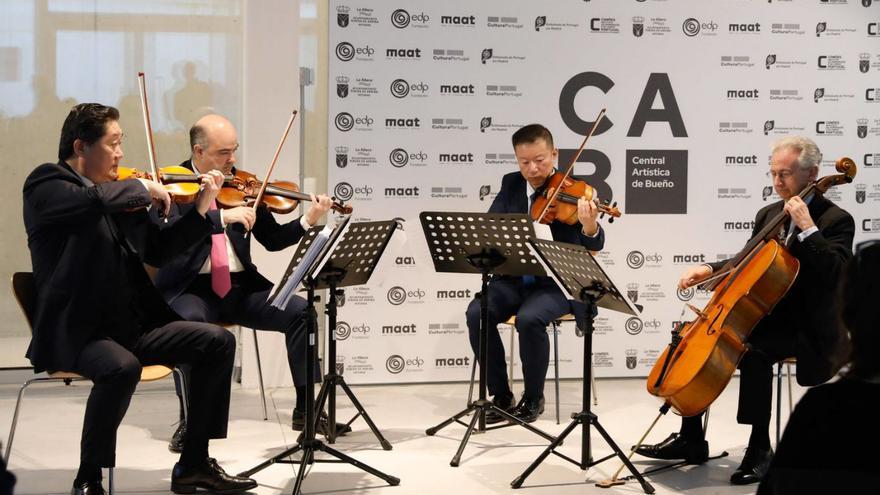 Por la izquierda, Bin Chao, Jorge Teixeira, Lu Zheng y Varoujan Bartikian, ayer, durante su concierto en la Central  Artística de Bueño. | Fernando Rodríguez