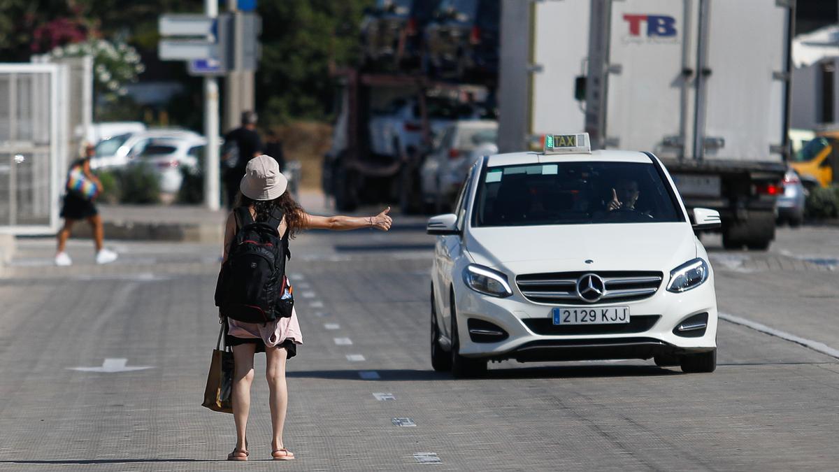 Imagen de archivo de un taxi en Ibiza