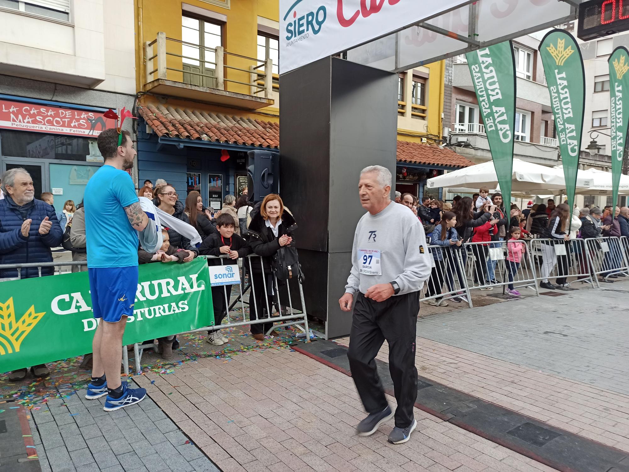 Casi 1.500 participantes disputan la carrera de Fin de Año de Pola de Siero