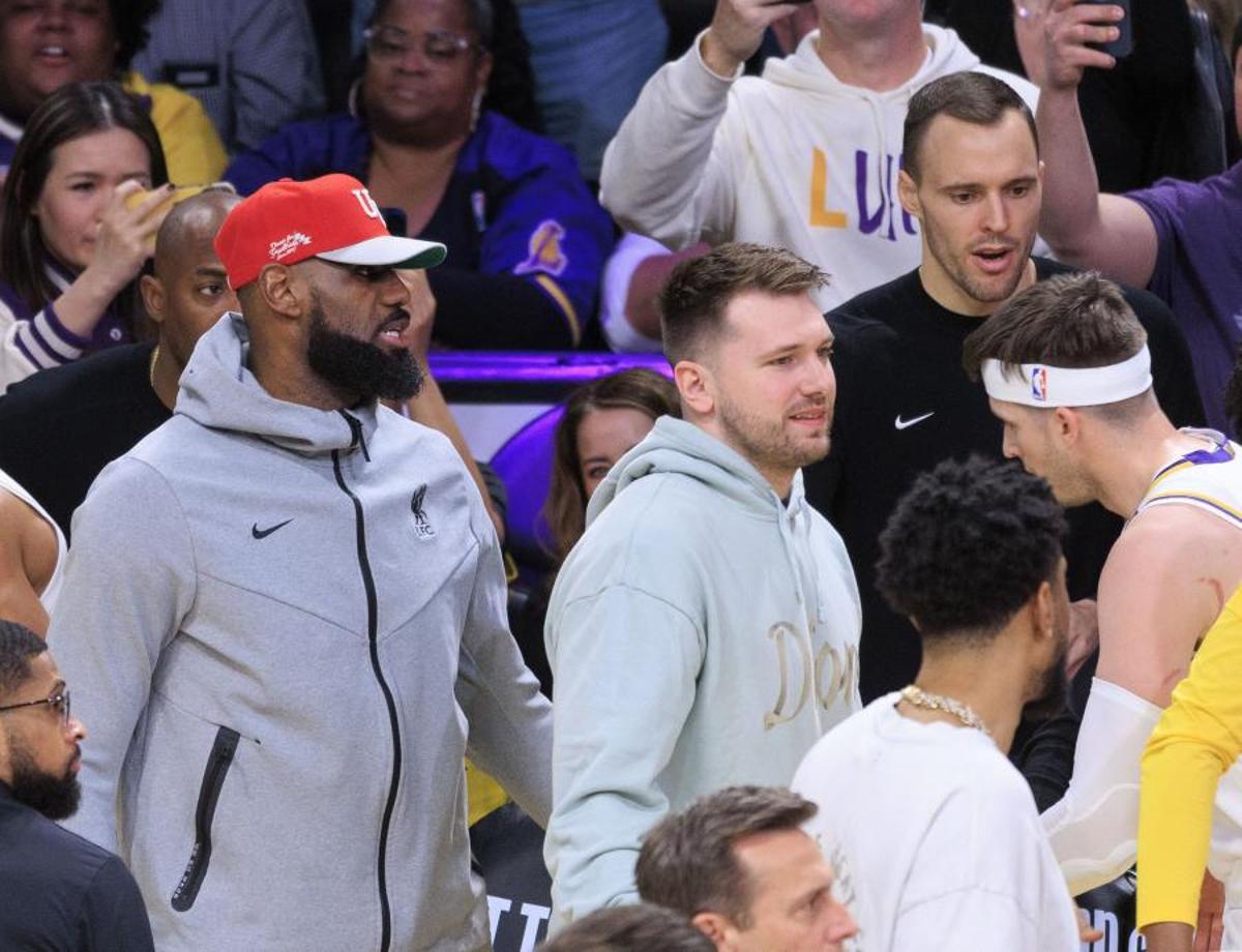 El gesto de LeBron en el debut de Doncic que da la vuelta al mundo