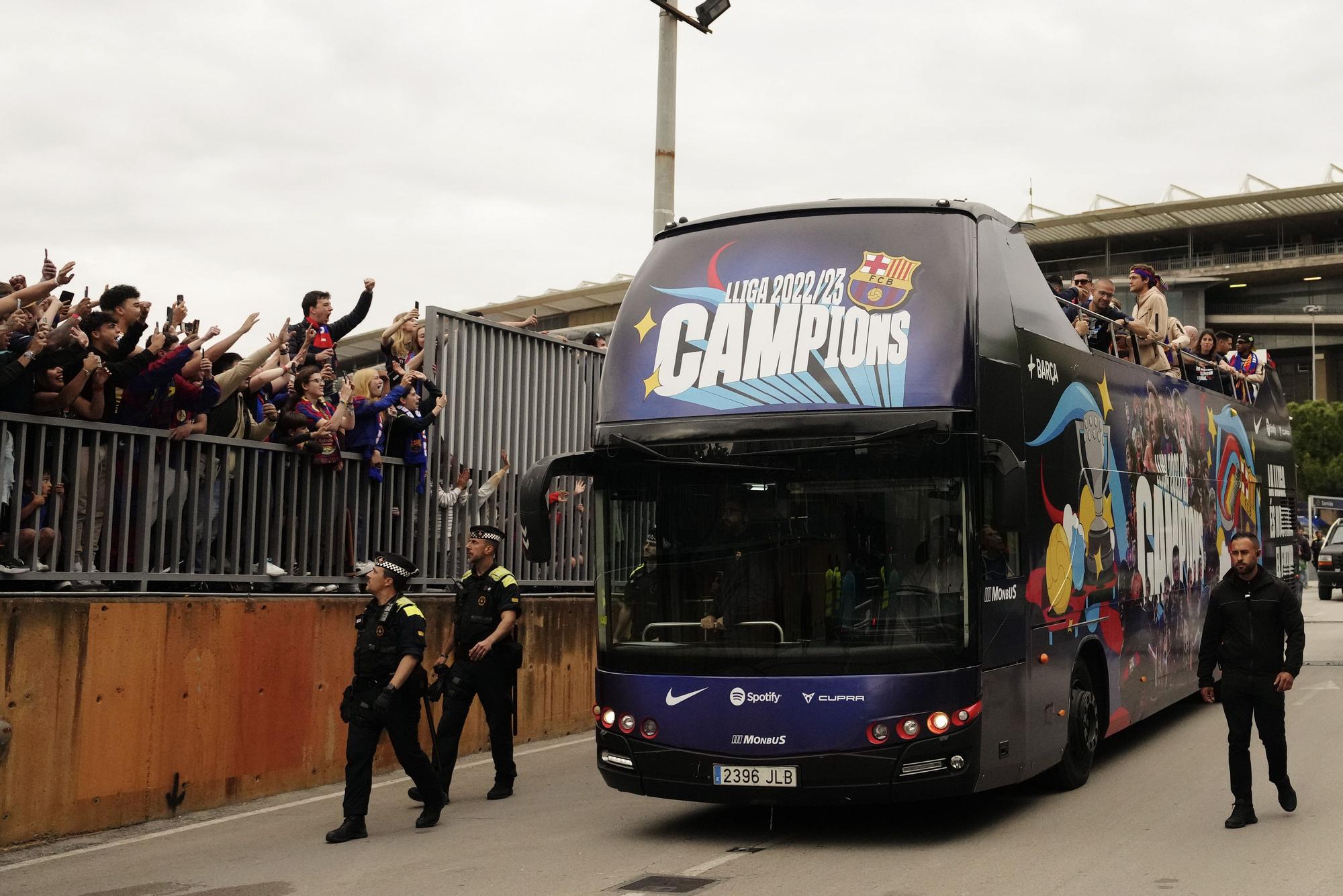 Les millors imatges de la rua de campions i campiones del Barça