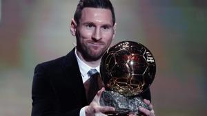 jdomenech51187355 barcelona s soccer player lionel messi holds the trophy of t191202220215