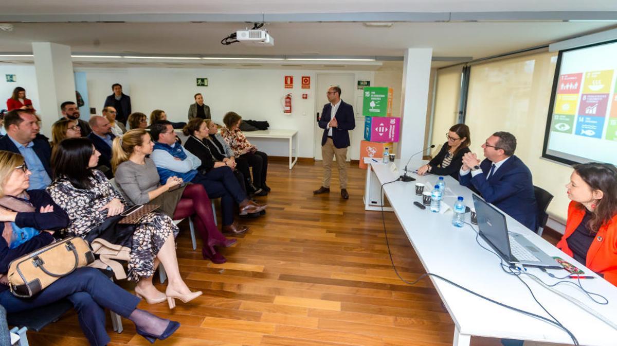 La Red Española de Desarrollo Sostenible presenta en Benidorm su guía para el turismo