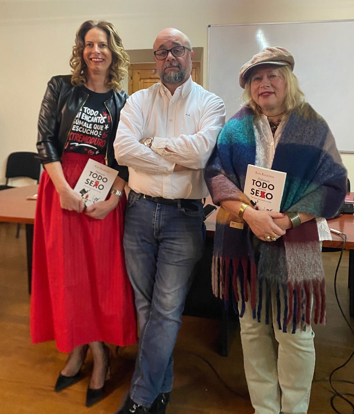 Por la izquierda, Isabel Rivera, Rafa Balbuena y Belén Suárez Priego