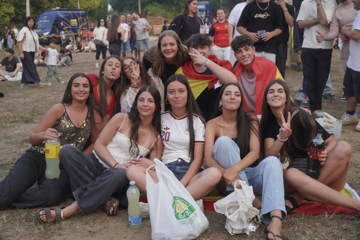 Retransmisión del España - Bélgica en las pantallas de la Panorama en Mosteirón