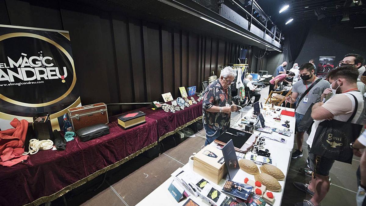 Estand del Màgic Andreu a la Sala Petita del Kursaal ahir  | MIREIA ARSO