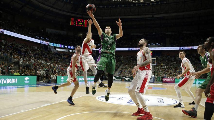 Nemanja Nedovic encara el aro del Baskonia en su último partido con la camiseta del Unicaja.