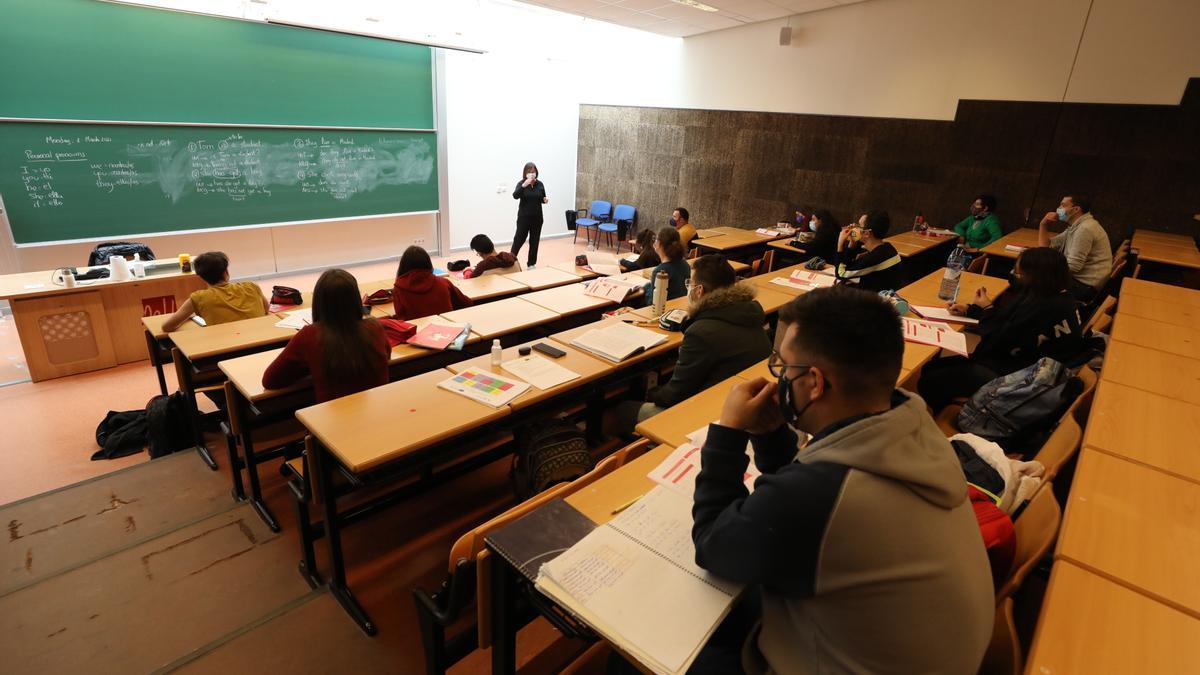 Los estudiantes critican que la nueva ley solo castigue a los universitarios