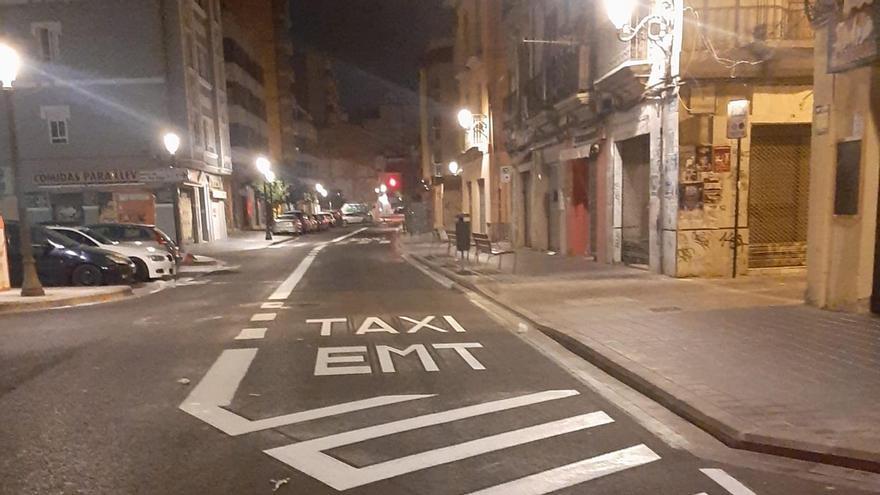 Señalan un carril bus de la calle Sagunto de València