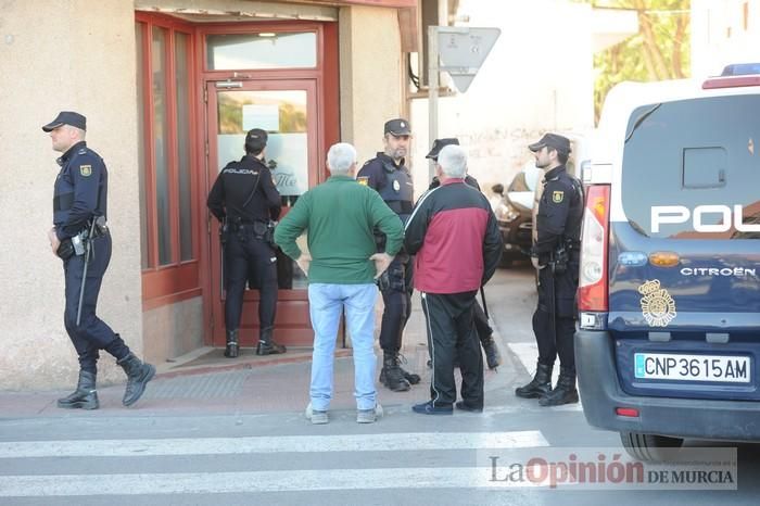 Muere de una cuchillada en el cuello un hombre en un bar de Puente Tocinos