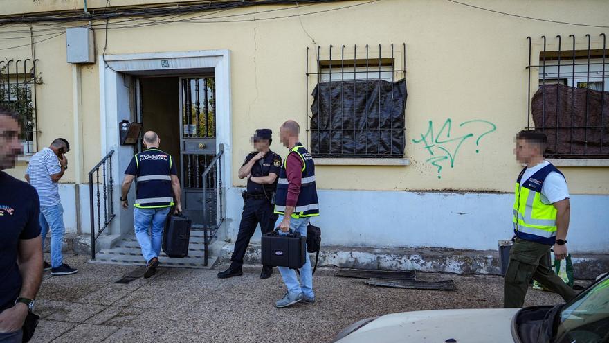 Septiembre 2025: Un padre y un hijo, detenidos por la muerte de una joven funcionaria