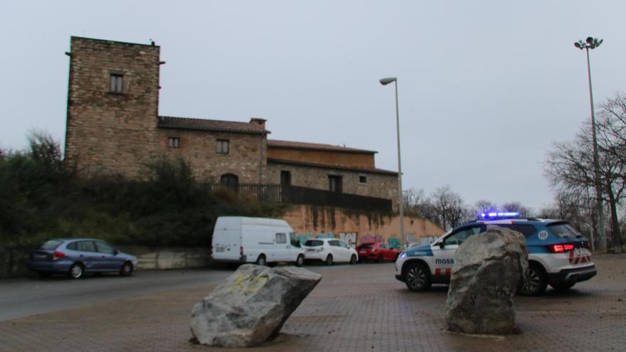 Algunos de los desalojados de Badalona ocupan un albergue municipal para sintecho, cerrado desde 2024