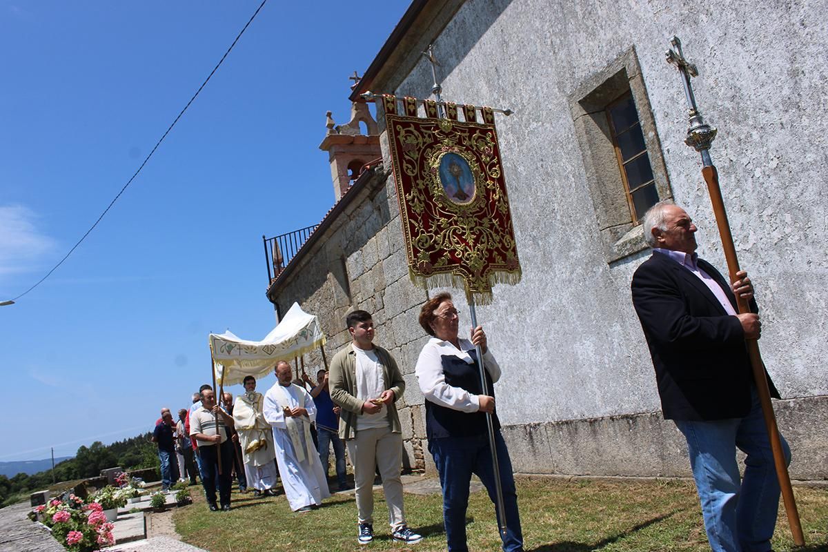Busto festexa o Corpus e homenaxea aos maiores