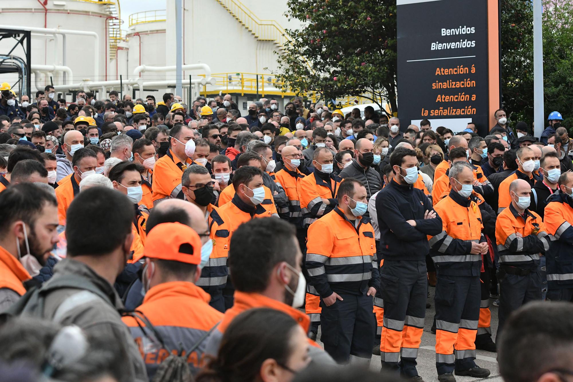 Repsol suspende los trabajos en la refinería en señal de duelo