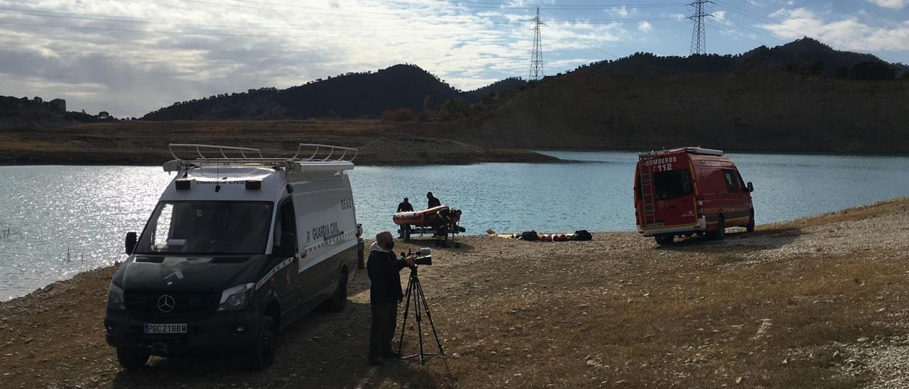 Parte del operativo de búsqueda del helicóptero en el pantano.