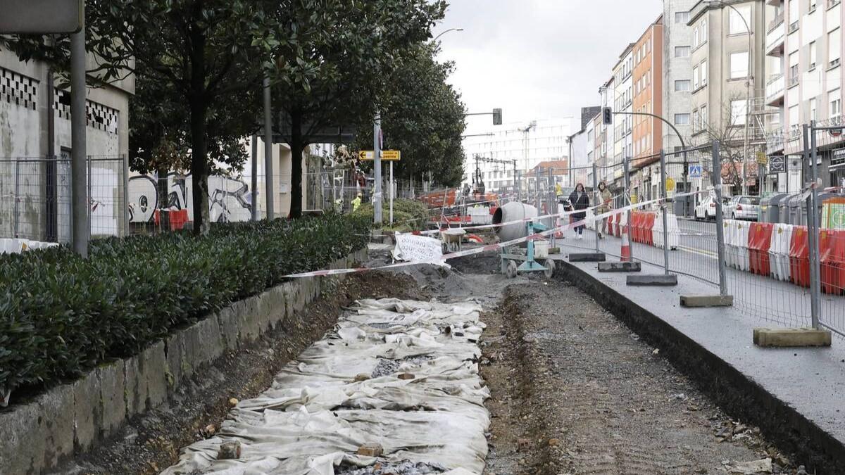 Los vecinos de Pontepedriña alertan de que la eliminación de carriles en Amor Ruibal provocará atascos empeorando la calidad del aire del barrio