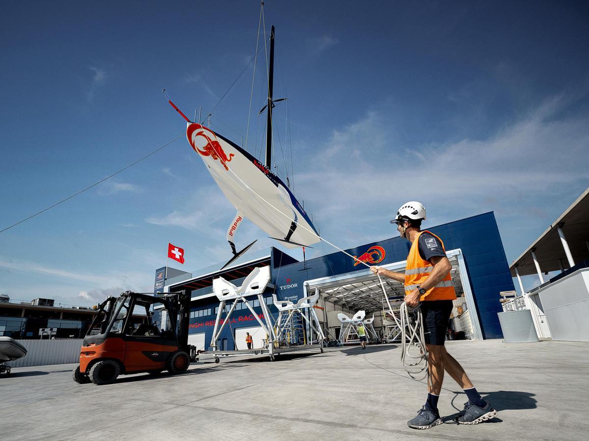 Así es la base del Alinghi en Barcelona