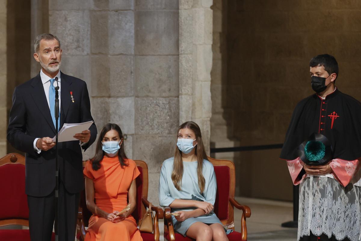 Los Reyes, Leonor y Sofía presiden en Santiago los actos del día del apóstol