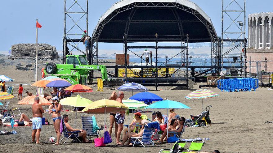 Una imagen del escenario, ayer, en la playa de San Agustín.