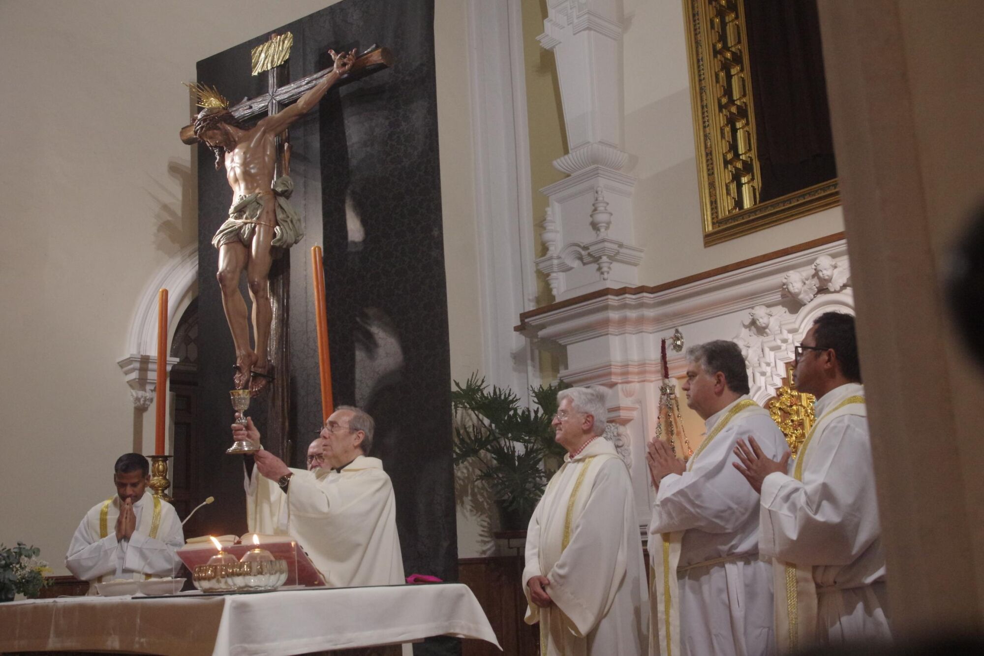 Bendición del Cristo de Ánimas, de la cofradía de la Misericordia, en el Carmen