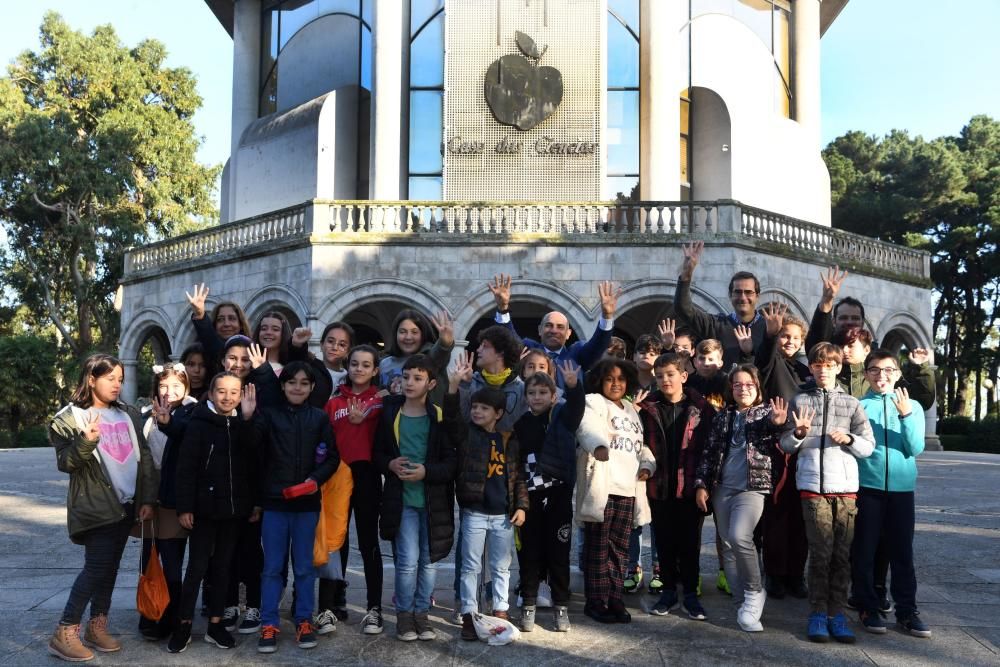 El visitante cuatro millones estaba entre el grupo de escolares de un colegio de la ciudad que ha visitado esta mañana el planetario coruñés.