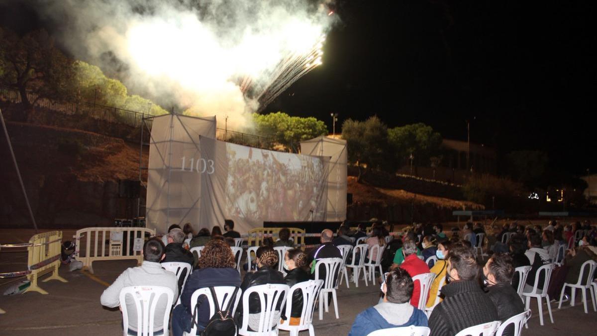 Luces, proyecciones, teatro y pólvora se fusionan en el cierre de las fiestas de Orpesa