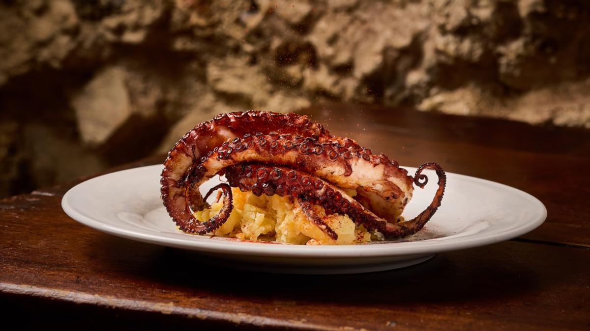 Pulpo A La Plancha, platillo del restaurante 'La Taberna del Capitán Alatriste'